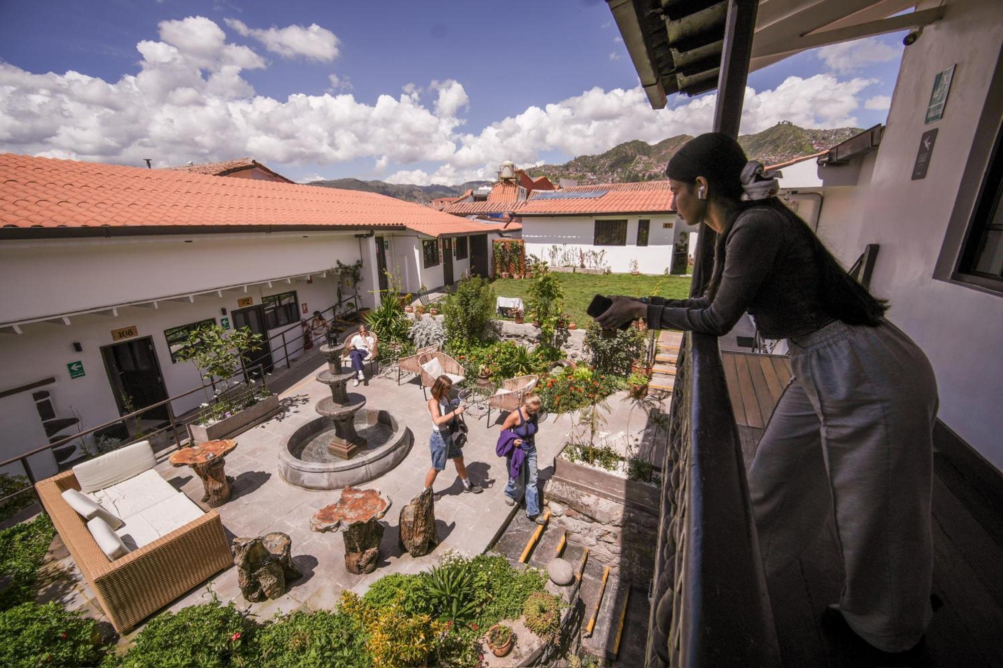 Black Llama Hostel Cuzco Exterior foto